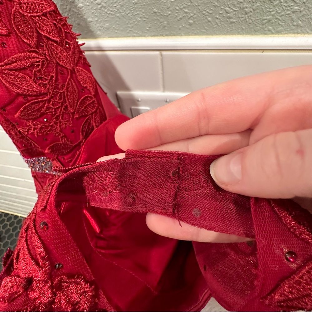 AMARRA | Wine Red Size 14 Floral Appliqué Beaded Tulle Ballgown With Pockets! - Picture 13 of 16